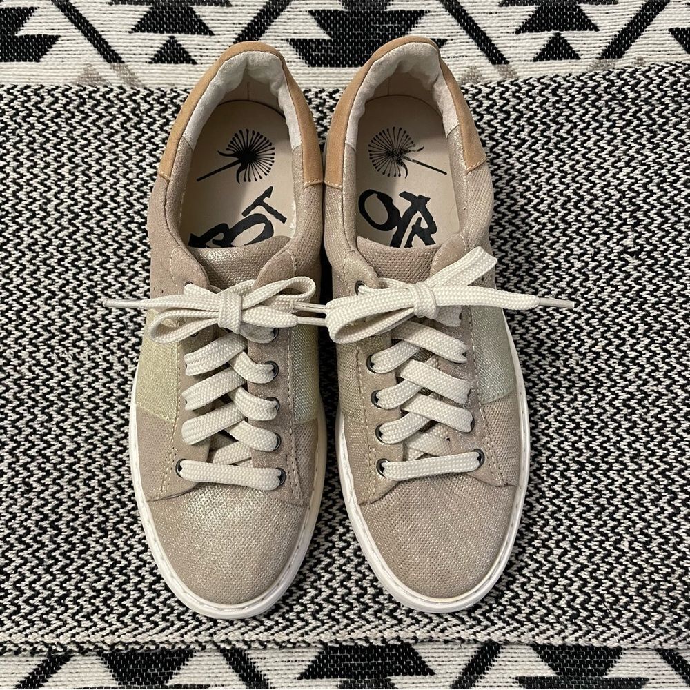 OTBT Normcore Leather Lightweight Tan Shimmer Sneakers Sz-8